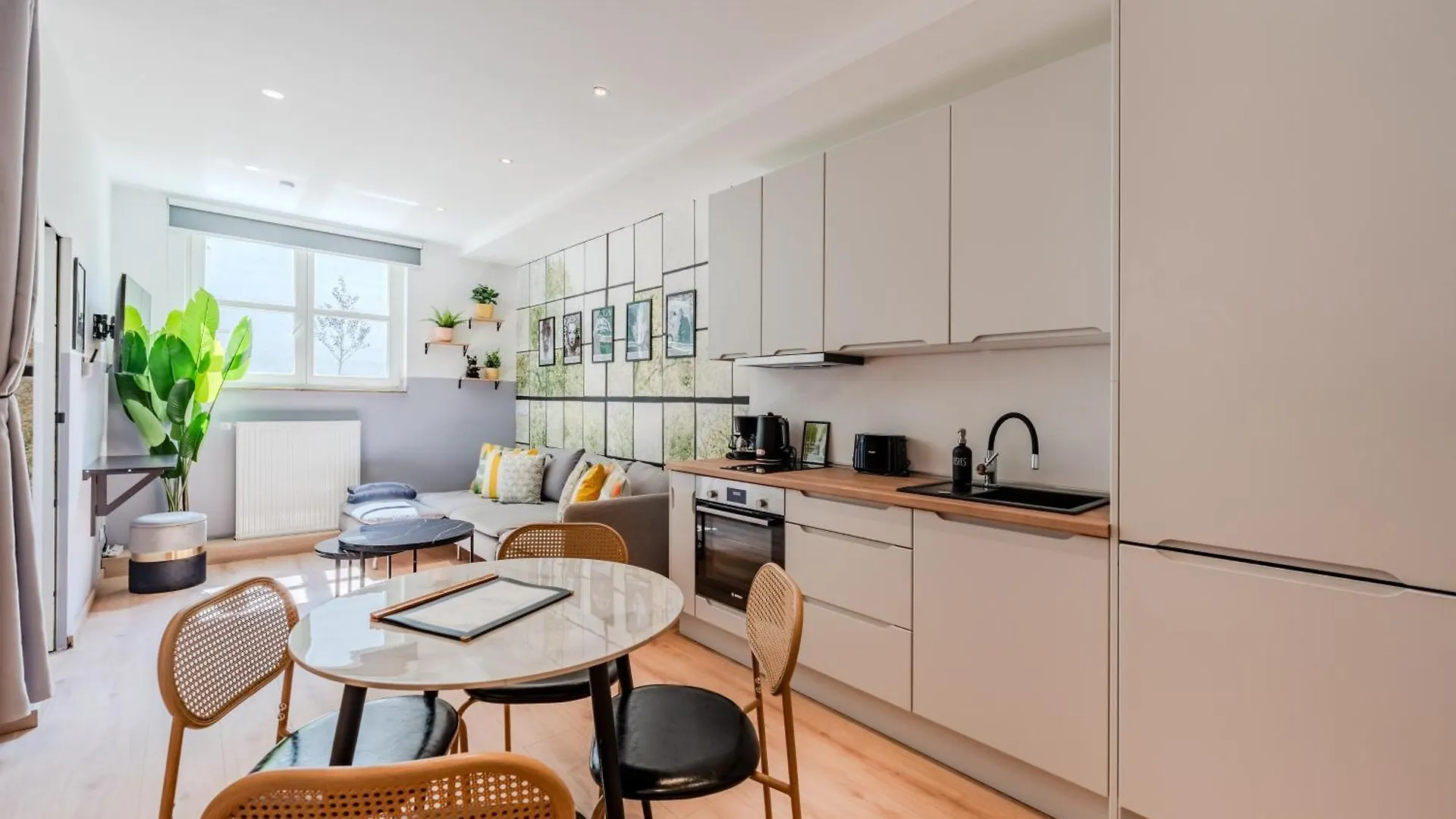 Central Iconic Berlin Characters Apartment Germany