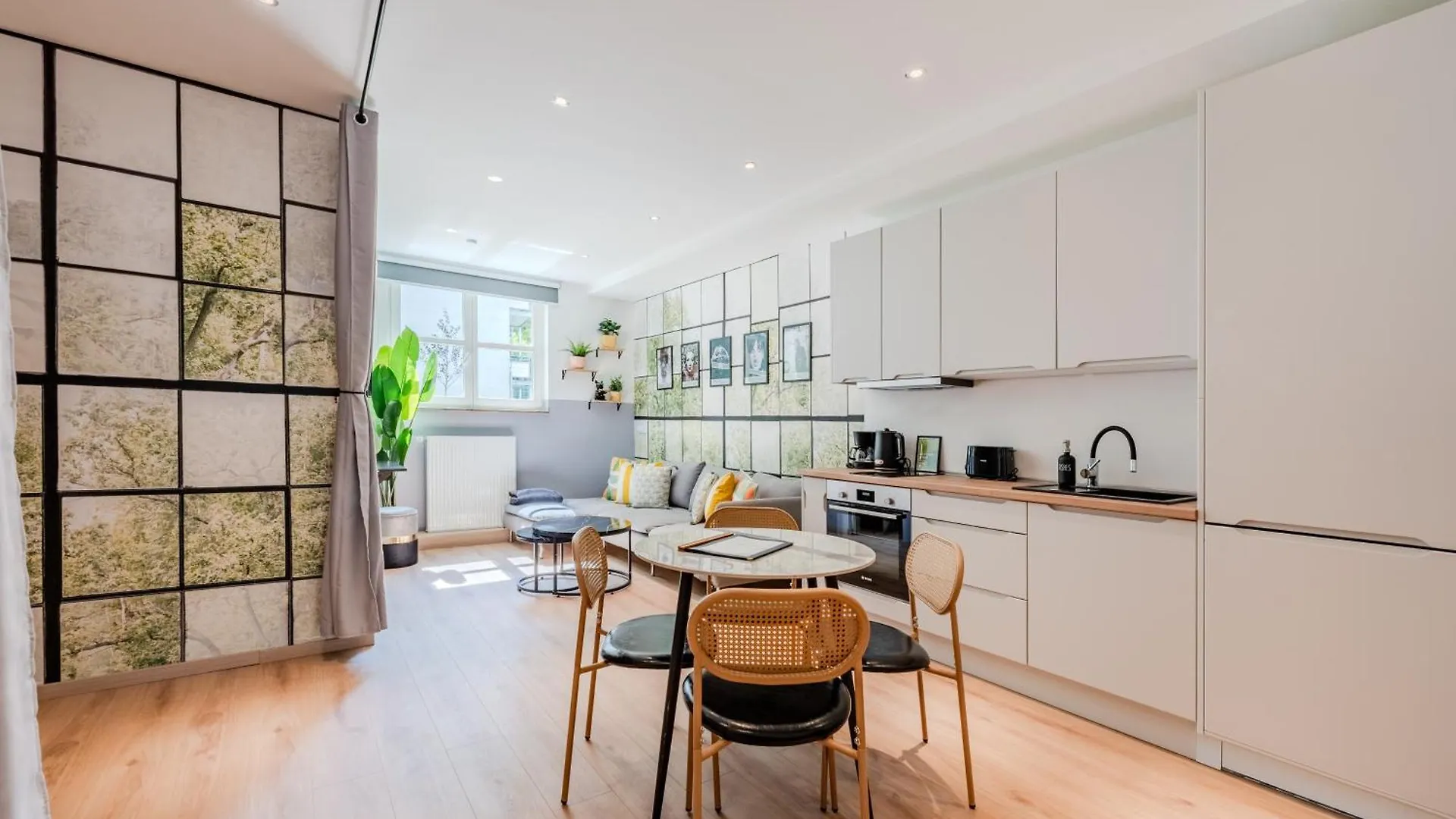Central Iconic Berlin Characters Apartment contacts