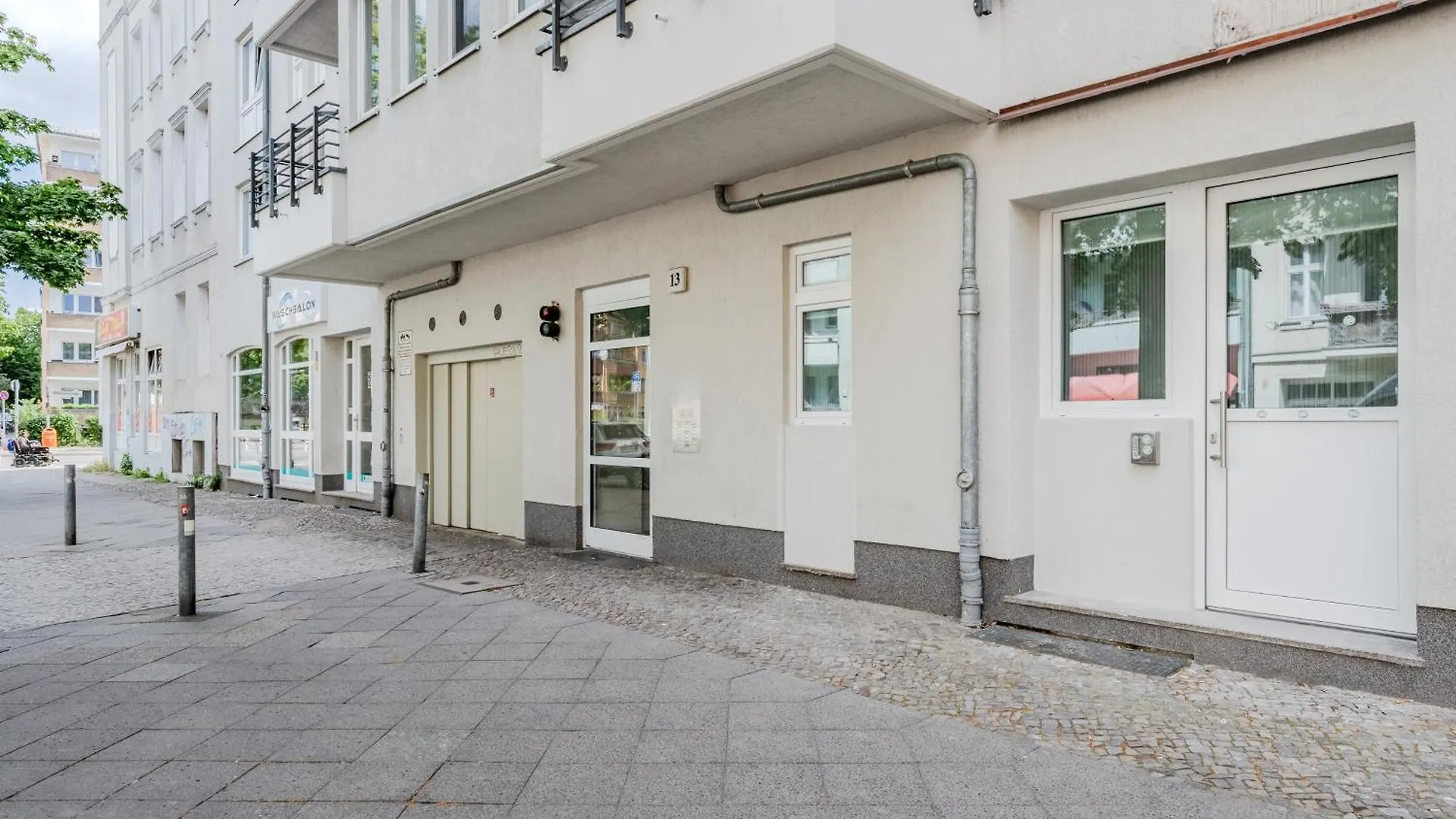 Central Iconic Berlin Characters Apartment